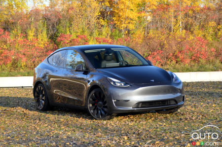 2022 Tesla Y Performance - Three-quarters front